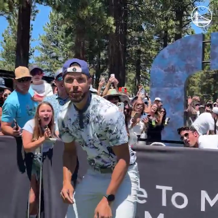 ?这次装X成功！库里今日高尔夫名人赛接球就投 自信提前回头