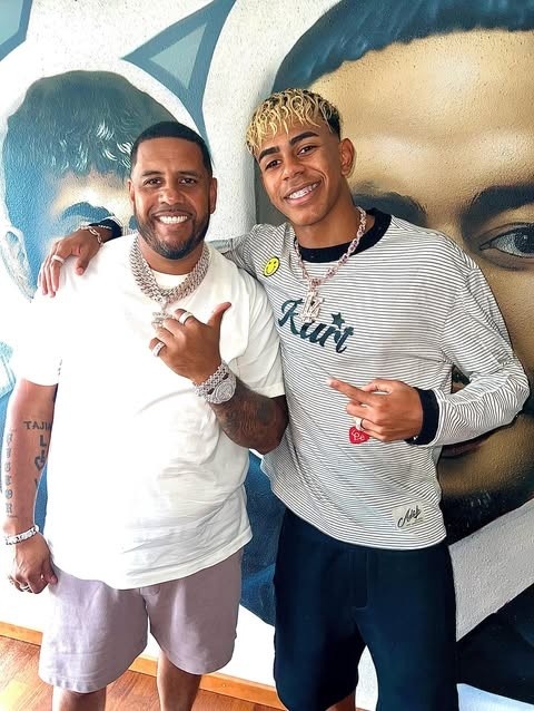 真的壕?亚马尔获赠一价值40万欧的黄金钻石专属项链，造型为LY