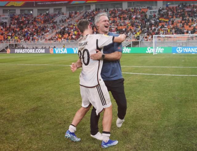 澳门百家乐平台-技不如人该怎么踢？德国队向德国U17学着点！